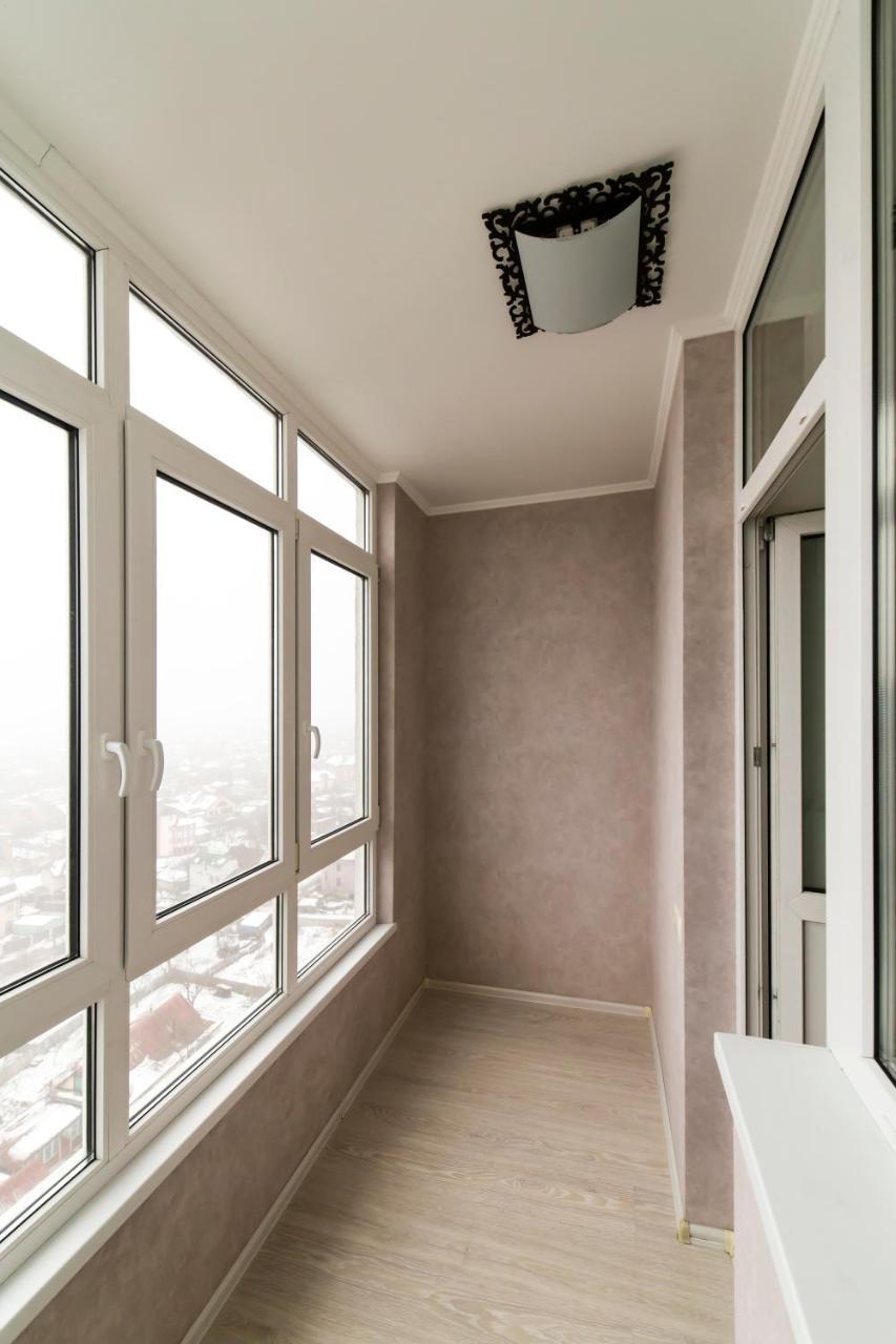 Studio Apartment On Bazhana Kiev Ngoại thất bức ảnh
